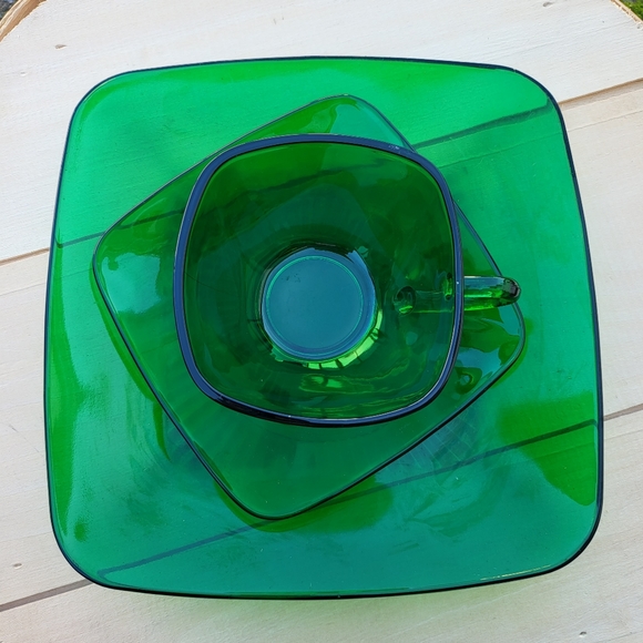 Vtg Anchor Hocking Green Glass 3pc Set (8.5" Plate, 5.5" Plate/Saucer, 3… - Picture 2 of 2
